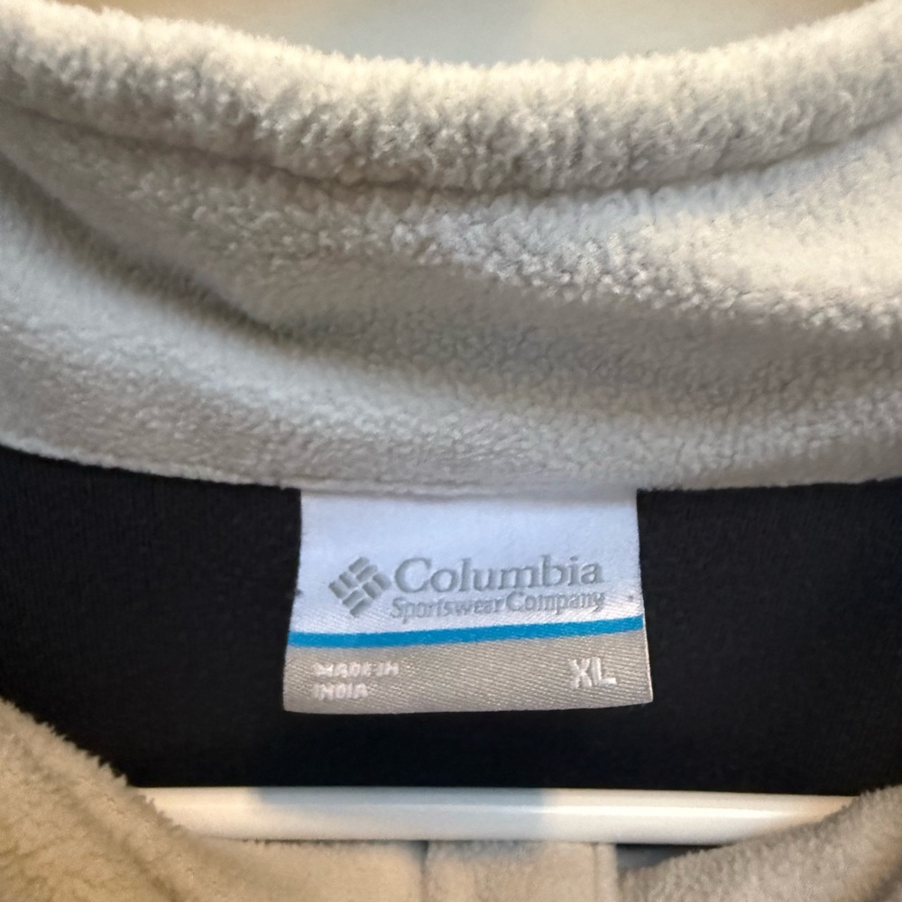 Columbia Black and Gray Fleece Pullover - Picture 2 of 3